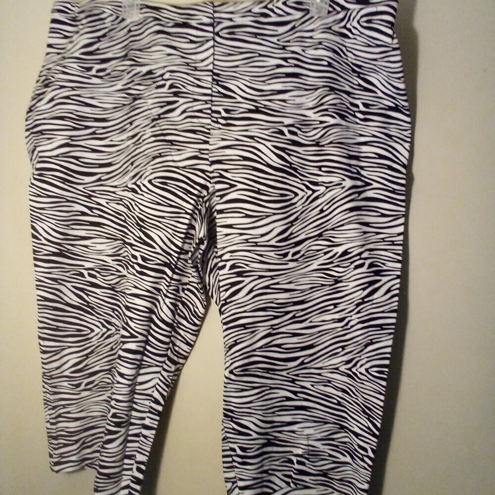 Susan Graver Pants Capri Women 26W 26 Animal Print Zebra Black White